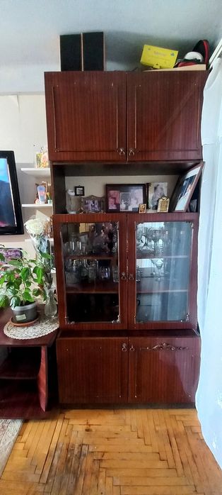 Продам советский сервант-шкаф