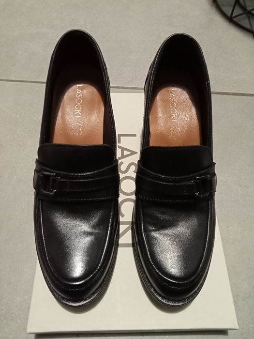 Półbuty na obcasie