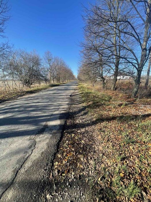 Продам   фасадну    ділянку , в районі новобудов.