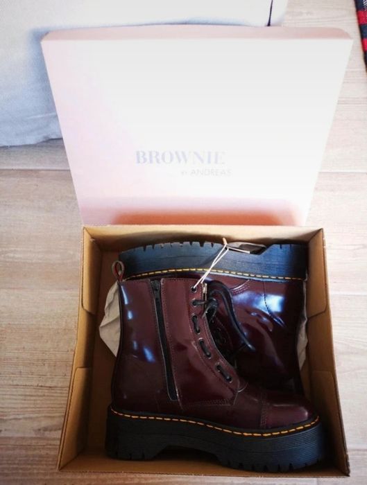 Botas Brownie novas com etiqueta 38
