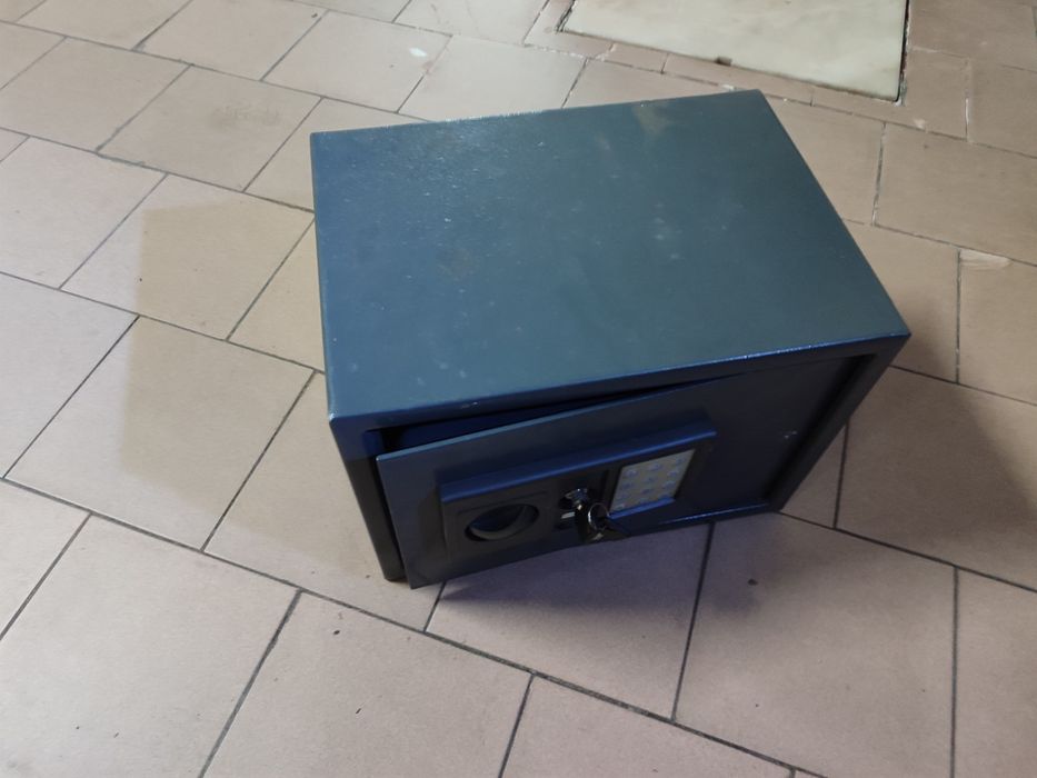 Cofre como novo cinzento