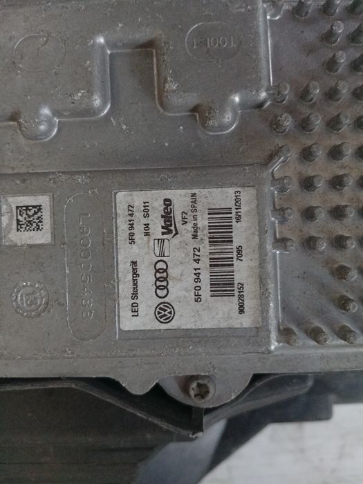 Ótica / farol esquerda SEAT Leon (5F1)