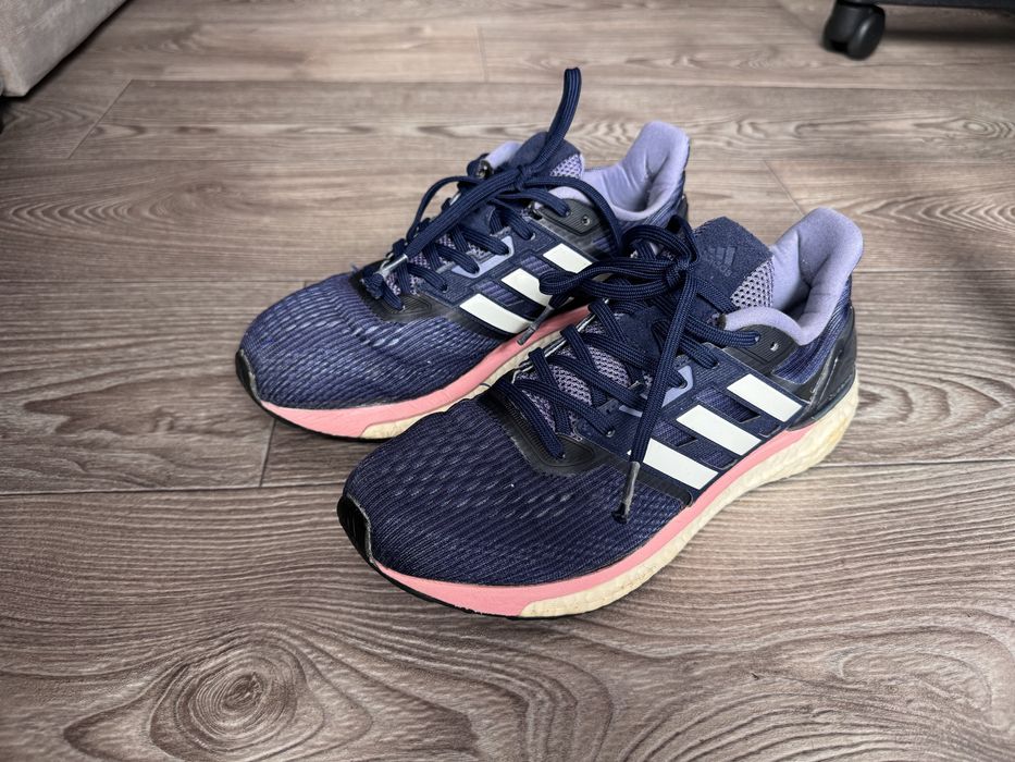 Кросівки adidas , в хорошому стані, розмір 37,5 -38