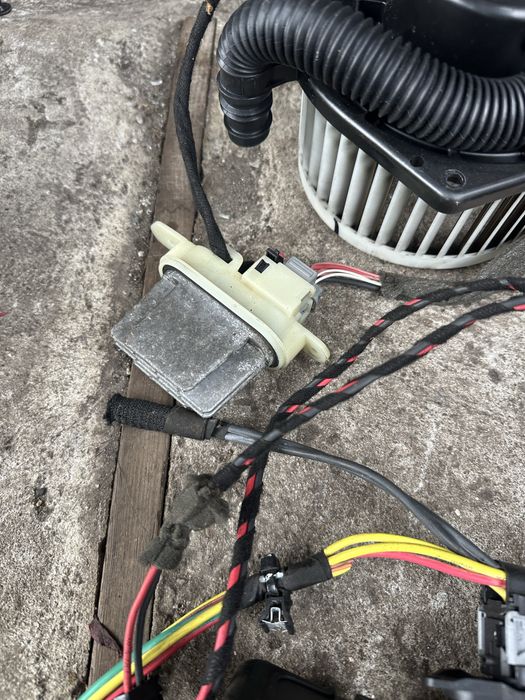 Моторчик пічки, резистор, тен підігріву  Megan 3, Scenic 3, Laguna 3