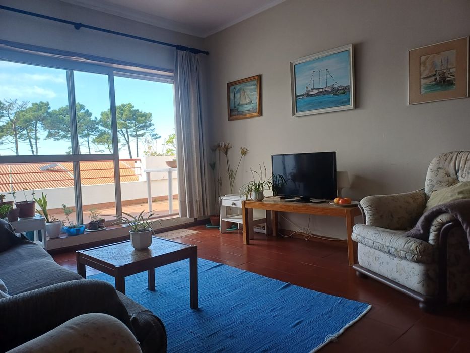Alugo quarto em apartamento T2