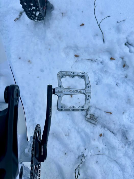 Custom Commencal Furious Pure white Rock Shox, Chromag