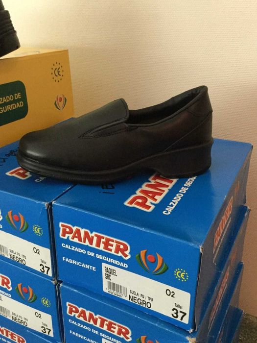 Sapatos pretos de trabalho(restauraçao/hotelaria)