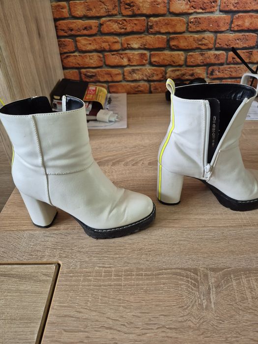 Buty na obcasie białe damskie