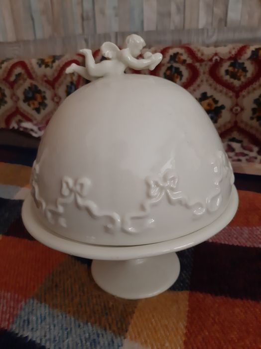 Prato de Bolo com Cúpula para Queijo