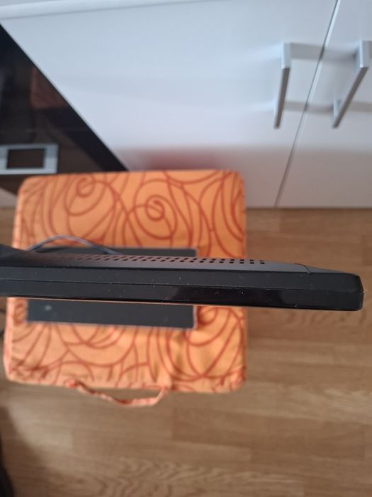 Монітор  телевізор  24  дюйми, HDMI порт,на підставці в  супер  стані.