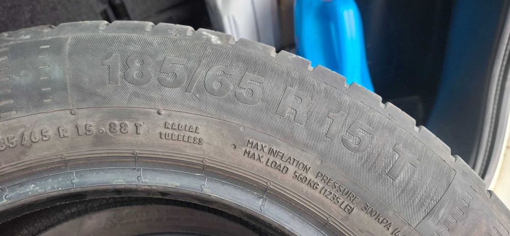 2 opony do sprzedania: 185/75 R 15T