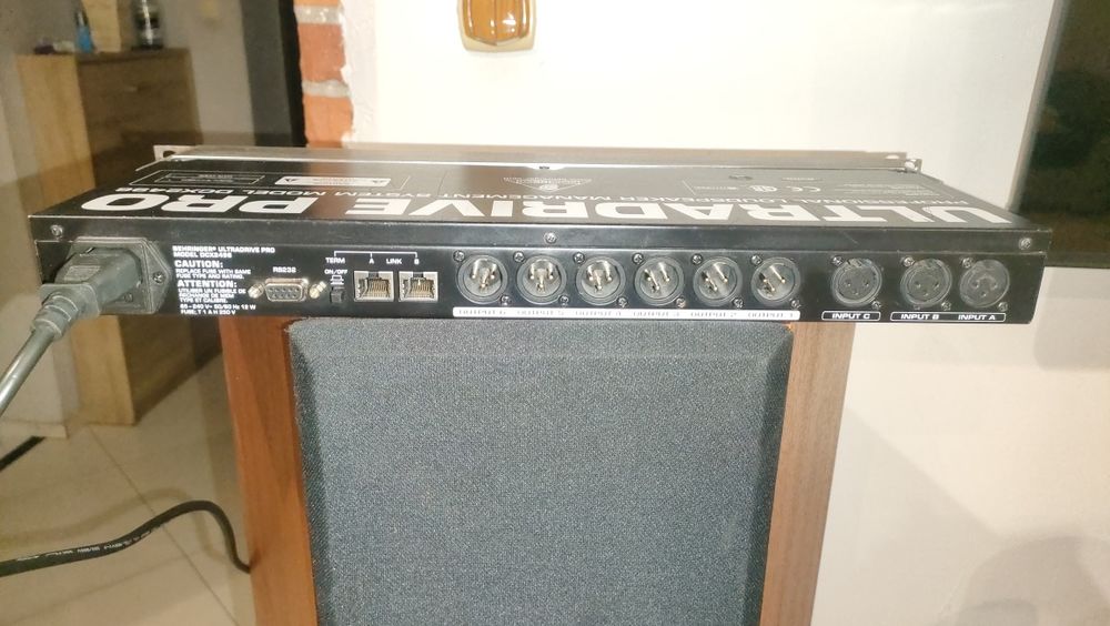 Behringer DCX 2496 PRO