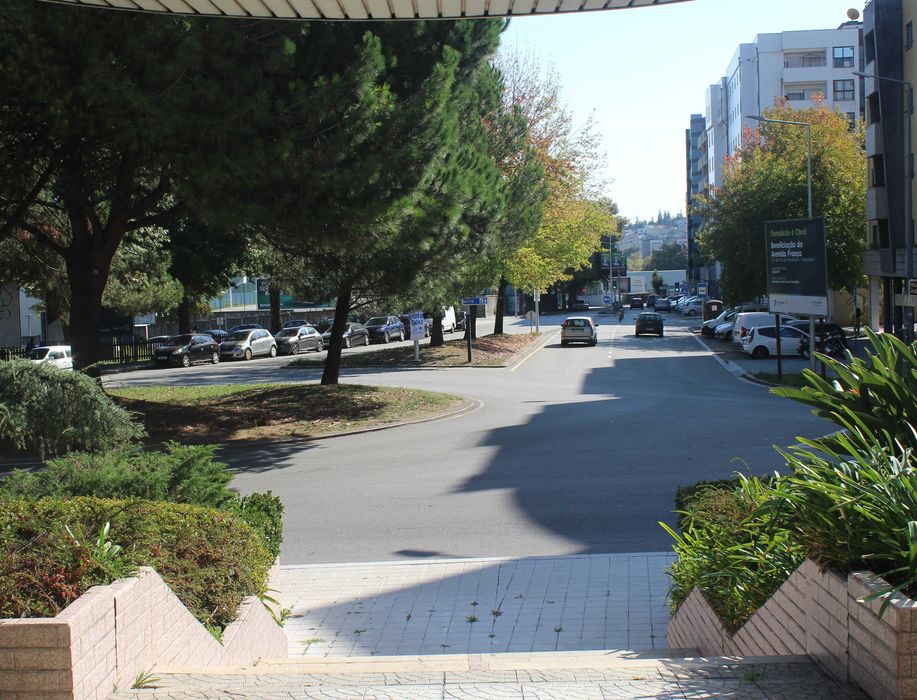 Arrenda-se T3 no centro de Famalicão em Condomínio Fechado com garagem