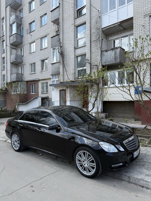 Mercedes-Benz E212 2012 рік 2.2 дизель автомат