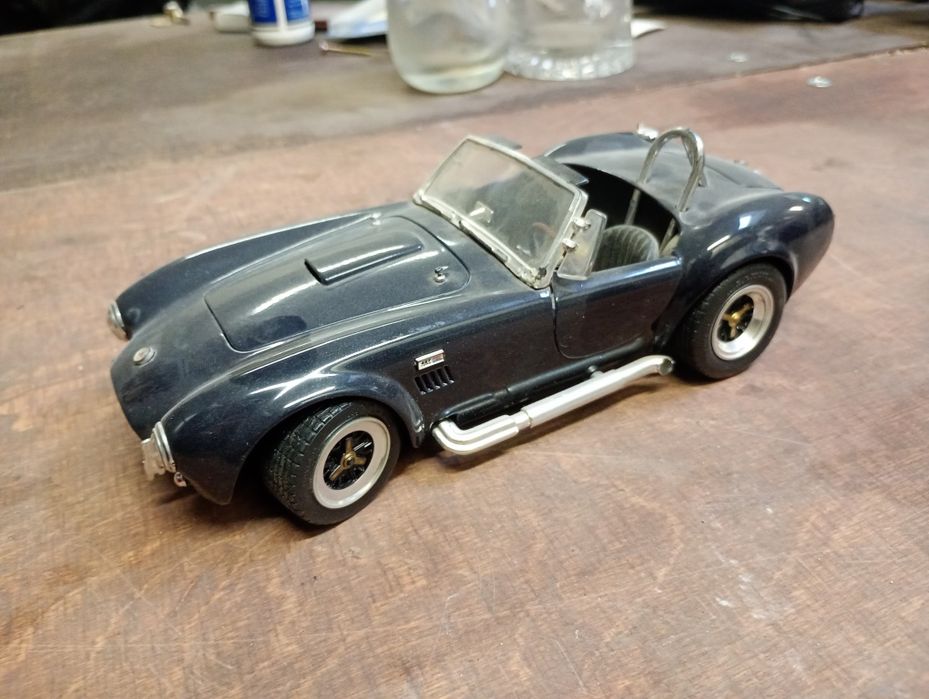 Shelby Cobra 427 S/C 1:18  Road Tough
