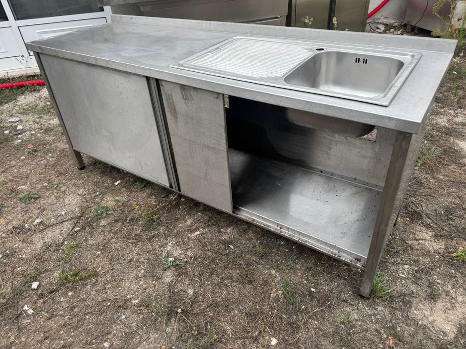 Bancada com pia fechada