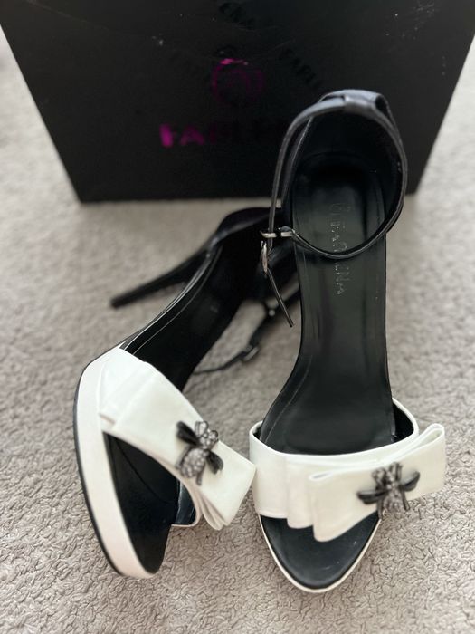 Шкіряні діночі босоніжки Fablena 38р