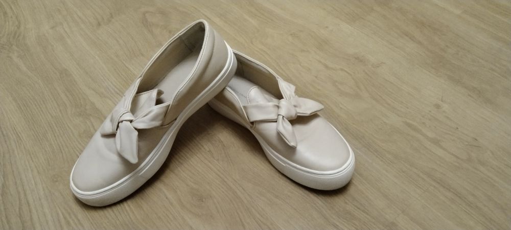 Buty.        Zara