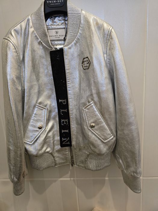 Бомбер на девочку