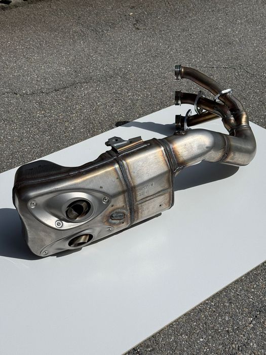 Yamaha MT-09 SP 2025 – Escape Original OEM Completo