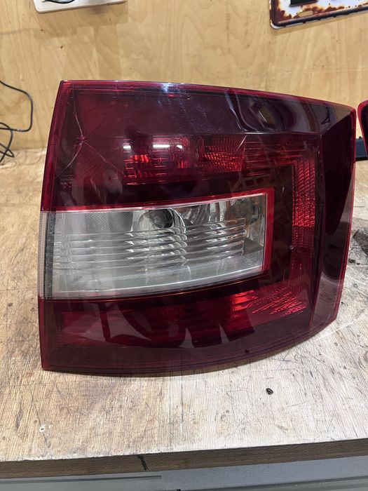 Lampa ty ł skoda rapid 5JJ945096A