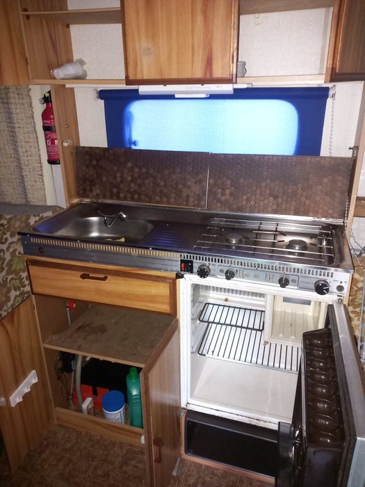 Vendo ou troco por carrinha familiar.