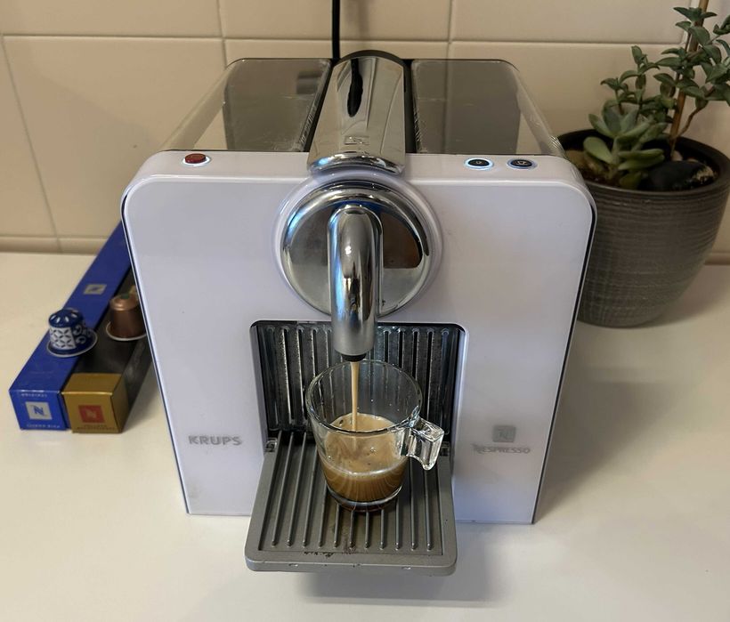 Máquina café Nespresso KRUPS Le Cube