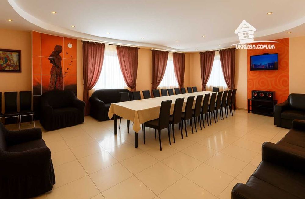 Київ. Будинок 300кв.Більярд, теніс, 5 спалень,бомбосховище. До 25 осіб