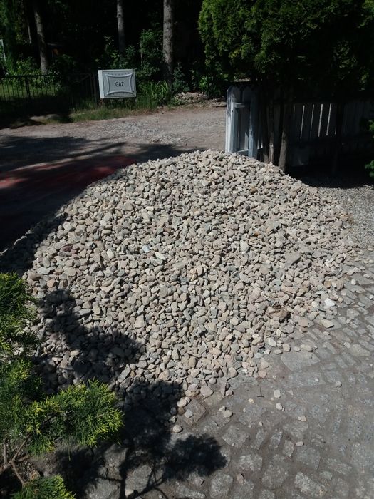 Żwir 8-16 piasek  ziemia ogrodowa Drenaż