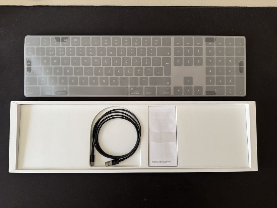 Apple Magic Keyboard c/ teclado numérico SEM Touch ID