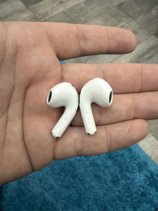 Vendo Airpods 3a geração em excelente estado, e a funcionarem corretamente.