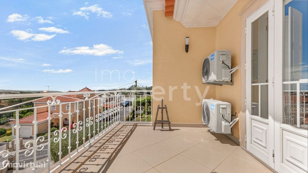 Moradia com 3 suites e piscina coberta a 10 min das praias da Ericeira