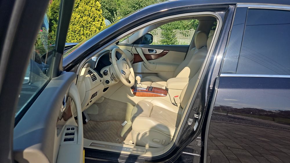 Infiniti FX30d  Salon Polska