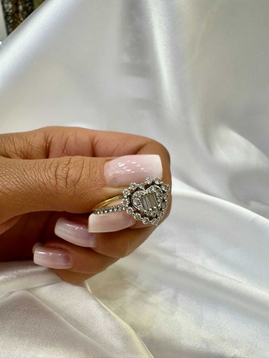 Pierścionek z diamentami Serce 0.56 CT