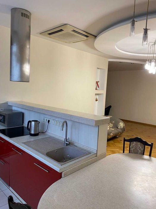 Продам 4-х комн. квартиру в центре, элитном доме  (с хорошим ремонтом)