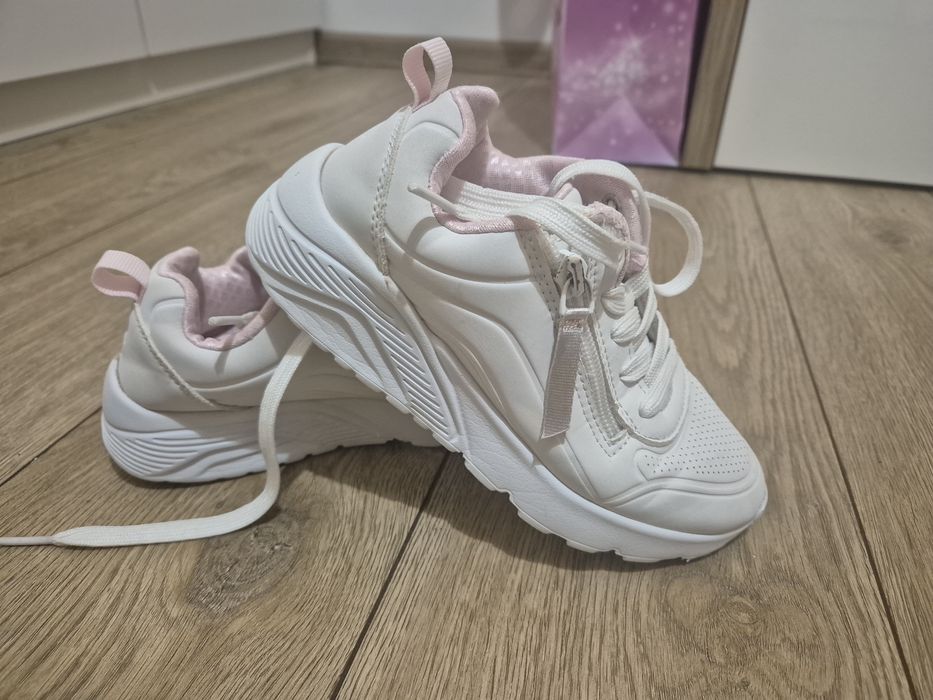 buty adidasy dla dziewczynki zadbane skechers.31