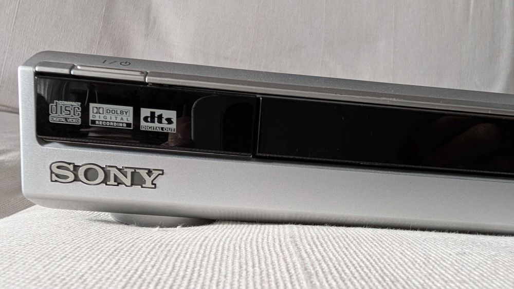 Leitor DVD Sony a funcionar e com comando