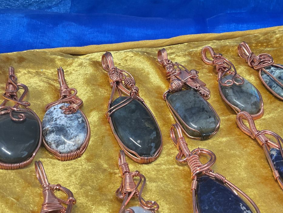 Pendente coleção várias pedras 8/10 cm