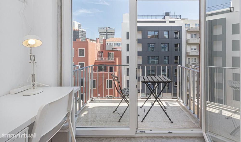 Quarto - localizado em Campolide Lisbon