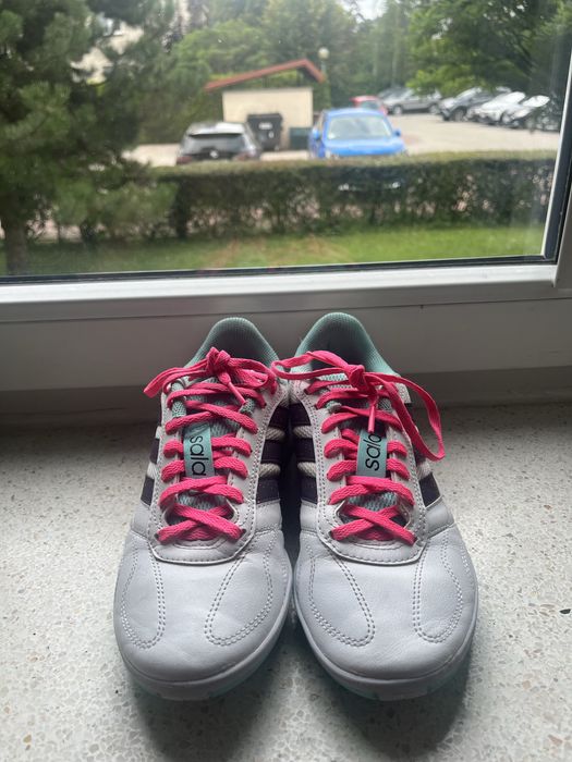 Halówki Adidas Sala 40 i 2/3