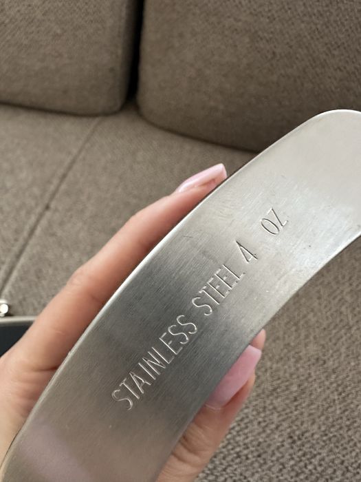 Piersiówka skórzana