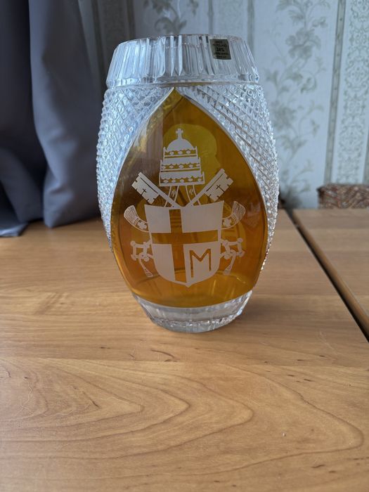 Kryształowy wazon z wizerunkiem św. Jana Pawła II