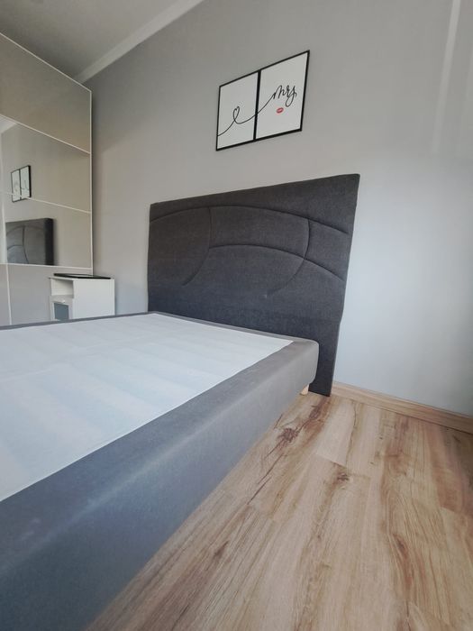 Cama de casal e cabeceira