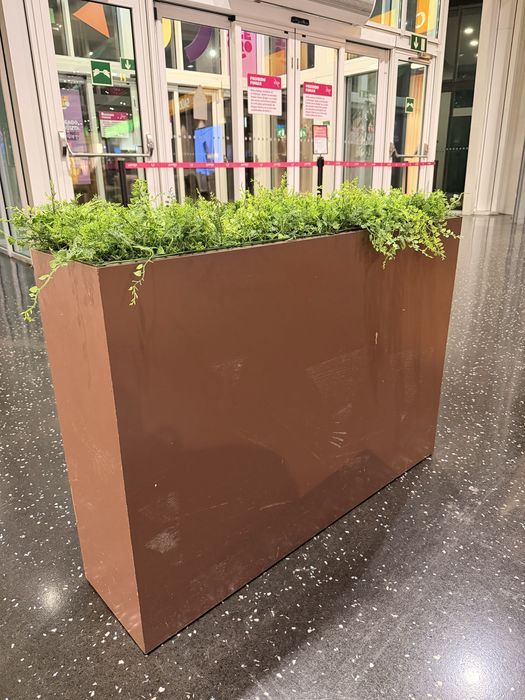 Corta vento e floreiras separadores de ambientes