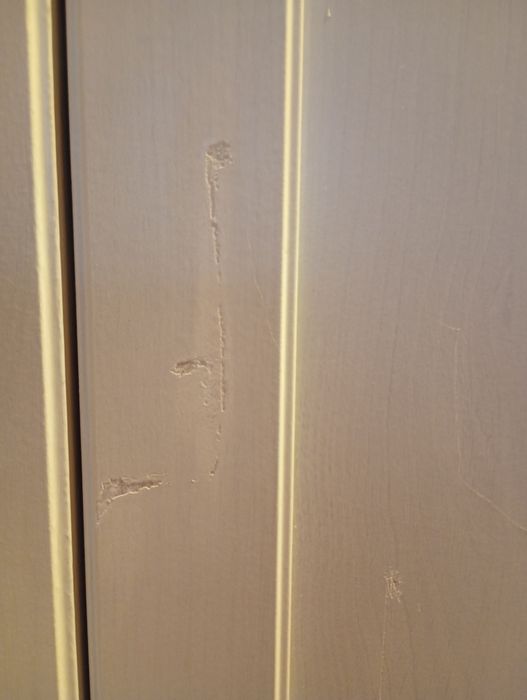 Biała szafa trzydrzwiowa z lustrem Ikea