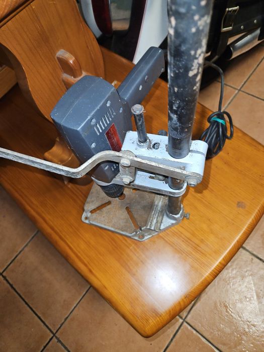 Vendo maquina de furar com seporte