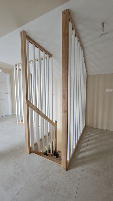 Balustrada drewniana z elementami stali