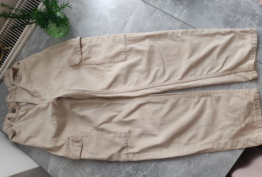 Spodnie bojówki dla dziewczynki podkreślające talię