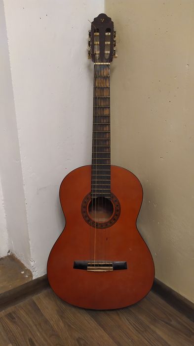 Гітара колишнього, Valencia шестриструнна