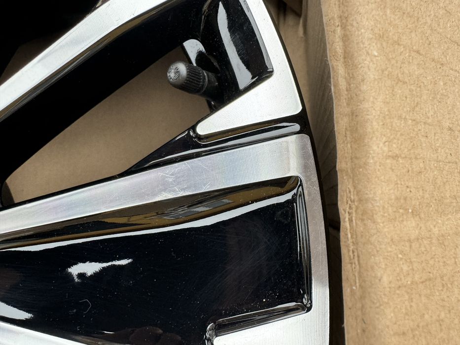 Felga 7,5x18 ET40 VW Tiguan III 571 oryginał jak NOWE